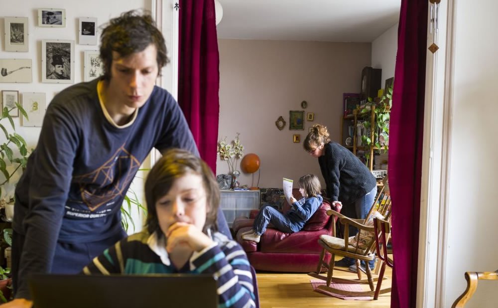 Niño superdotado escuela en casa